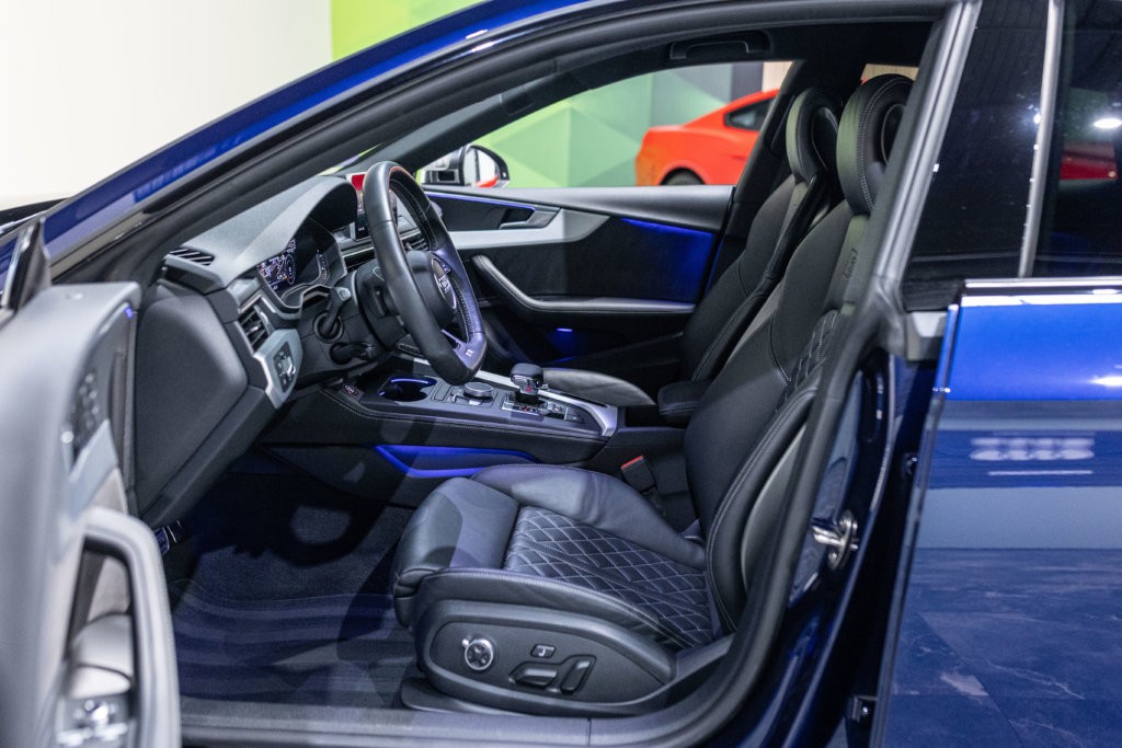 Audi S5 Berline Bleu Interieur