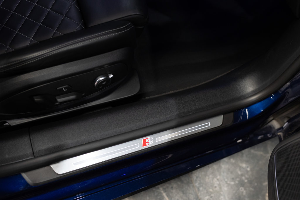 Audi S5 Berline Bleu Interieur 11