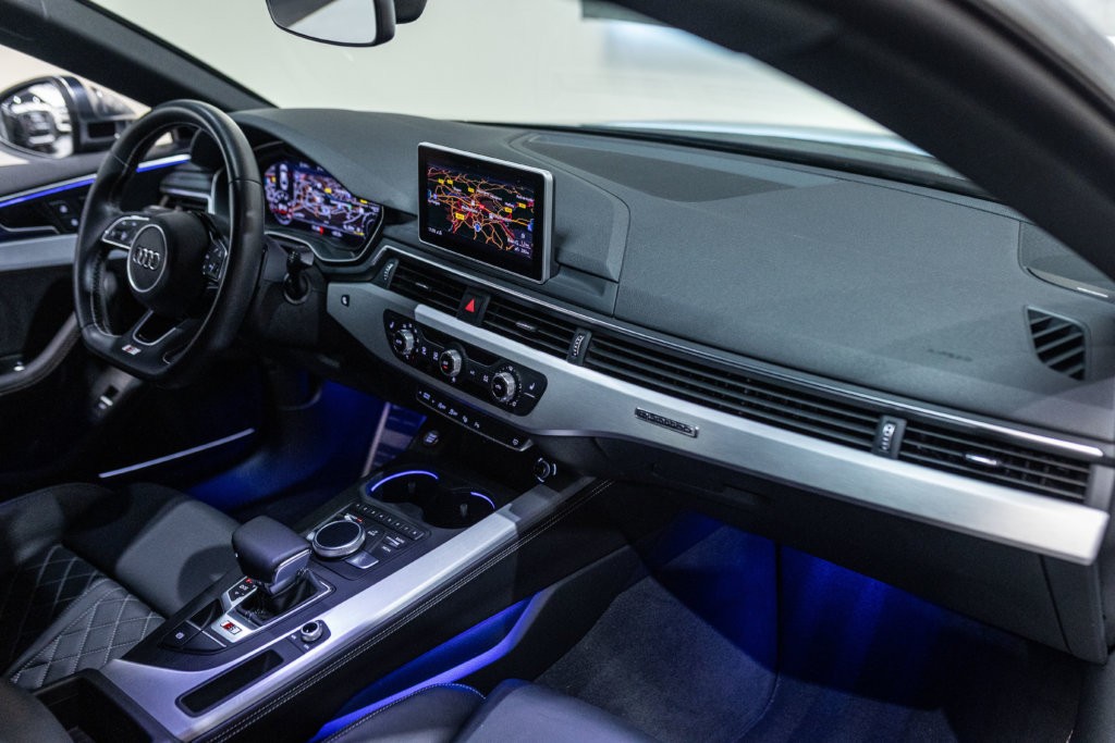 Audi S5 Berline Bleu Interieur 12