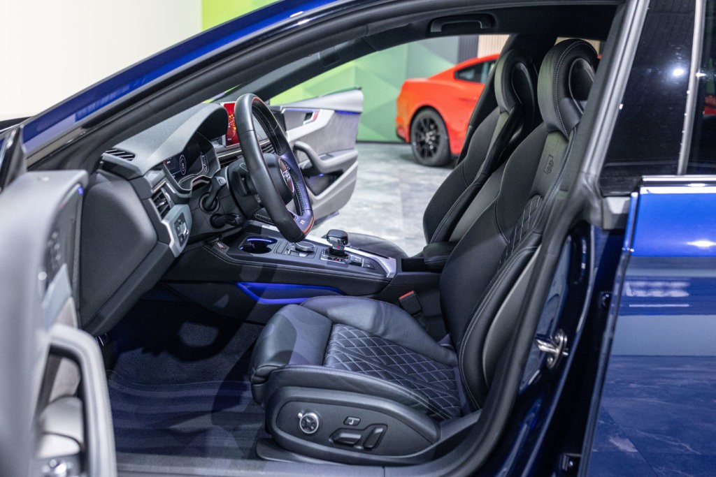 Audi S5 Berline Bleu Interieur 20