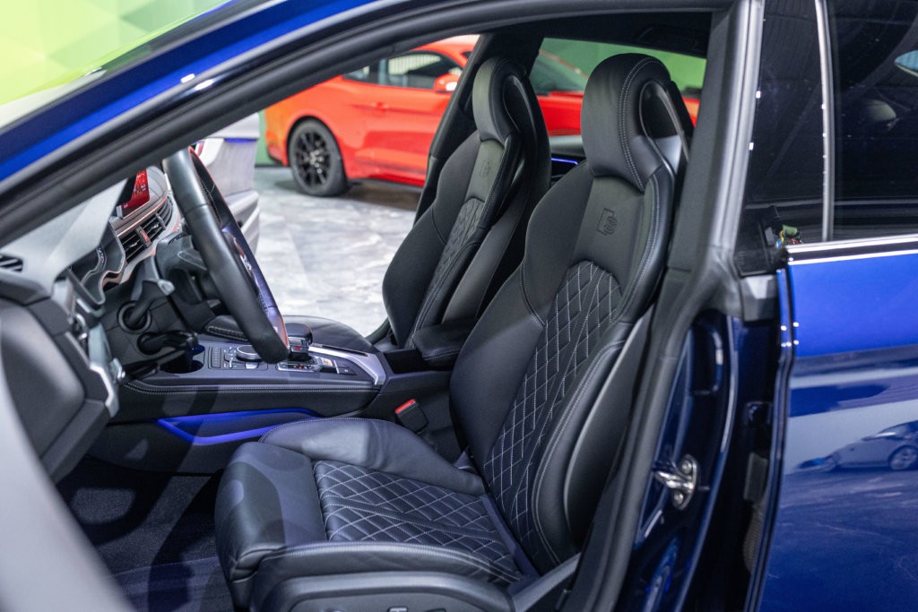 Audi S5 Berline Bleu Interieur 21