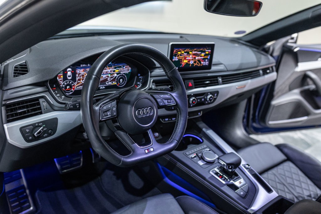 Audi S5 Berline Bleu Interieur 22