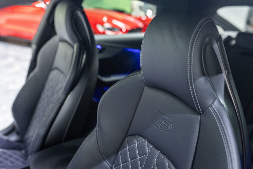 Audi S5 Berline Bleu Interieur 23