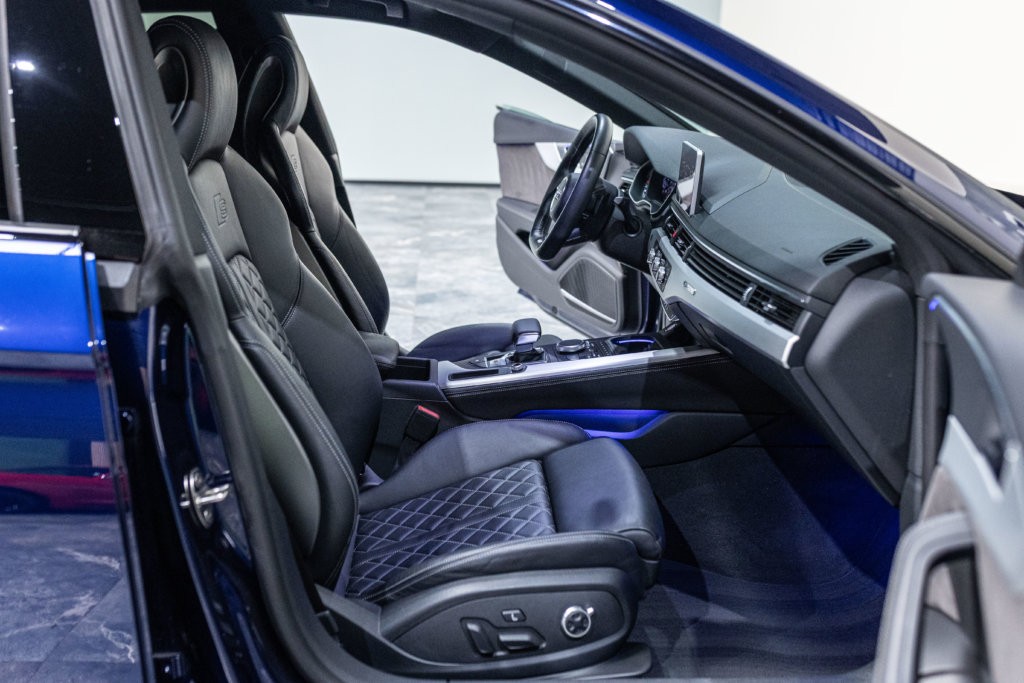 Audi S5 Berline Bleu Interieur 24