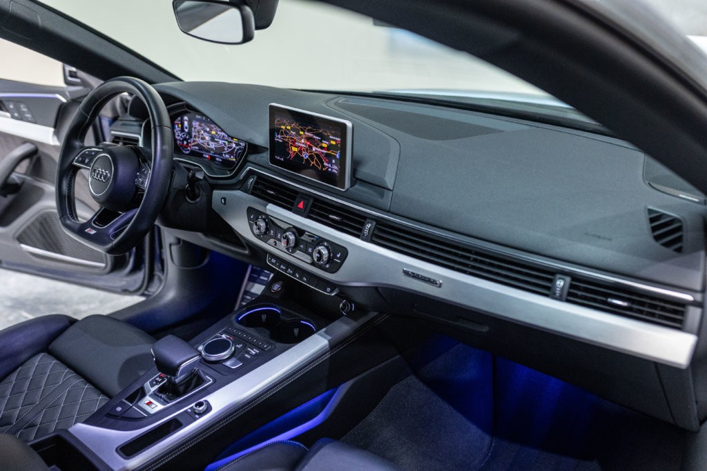 Audi S5 Berline Bleu Interieur 26