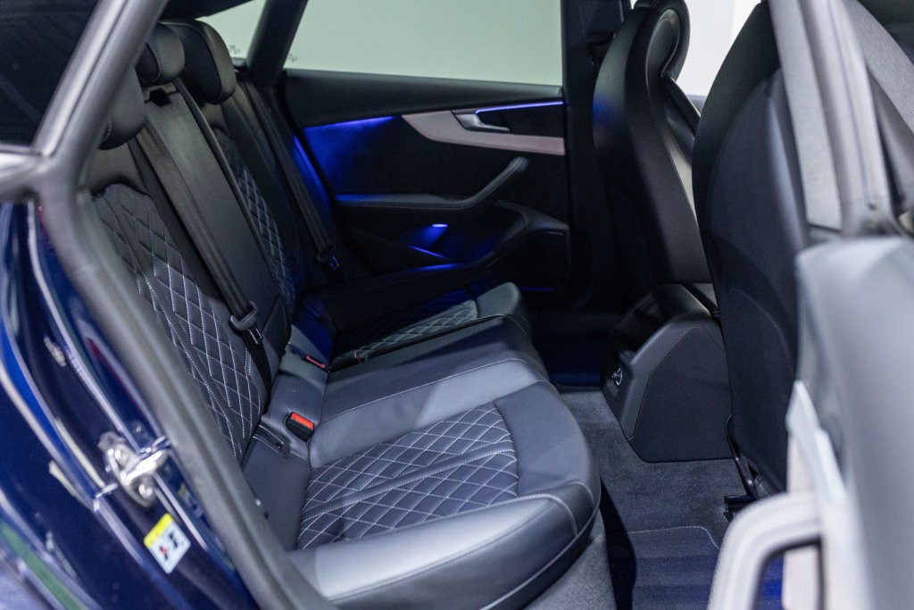 Audi S5 Berline Bleu Interieur 31