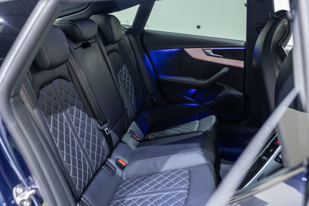 Audi S5 Berline Bleu Interieur 32