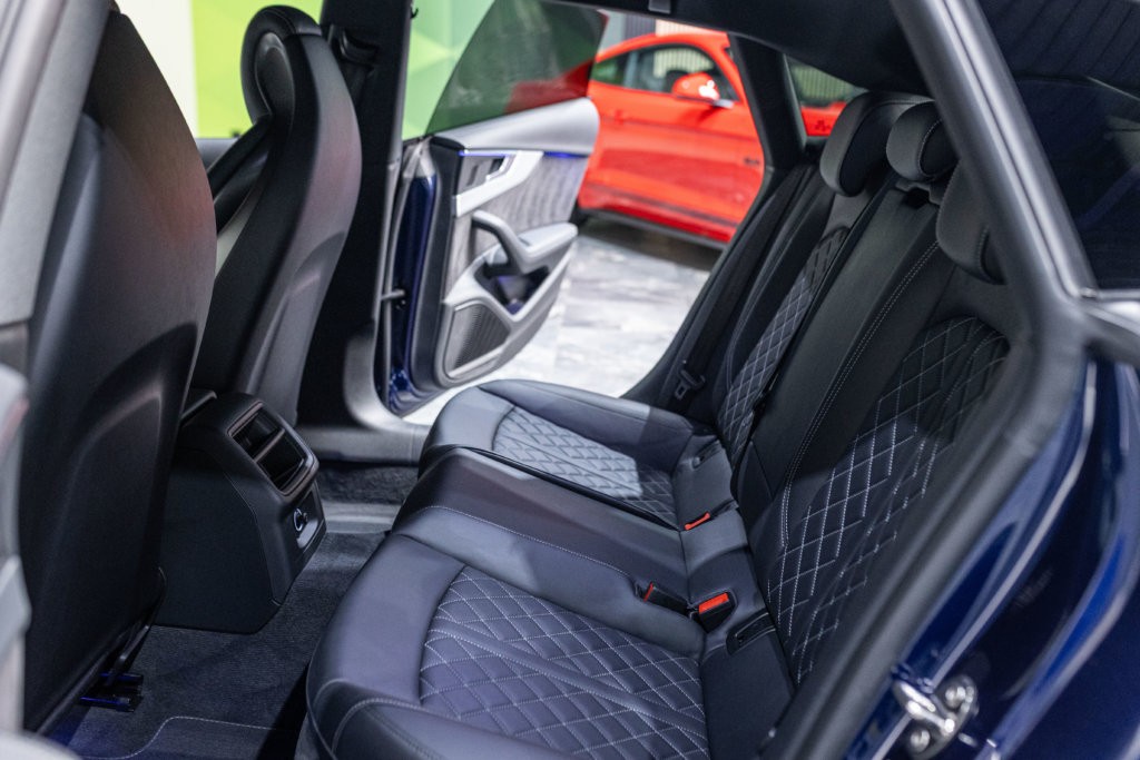 Audi S5 Berline Bleu Interieur 33