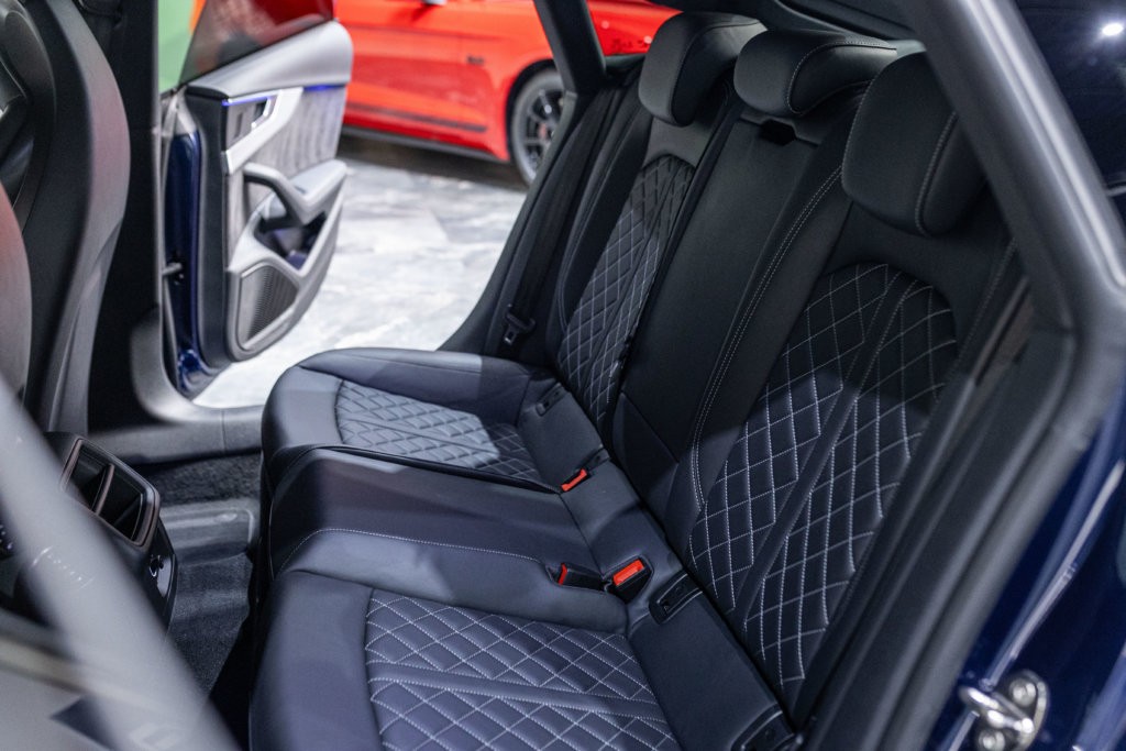 Audi S5 Berline Bleu Interieur 34
