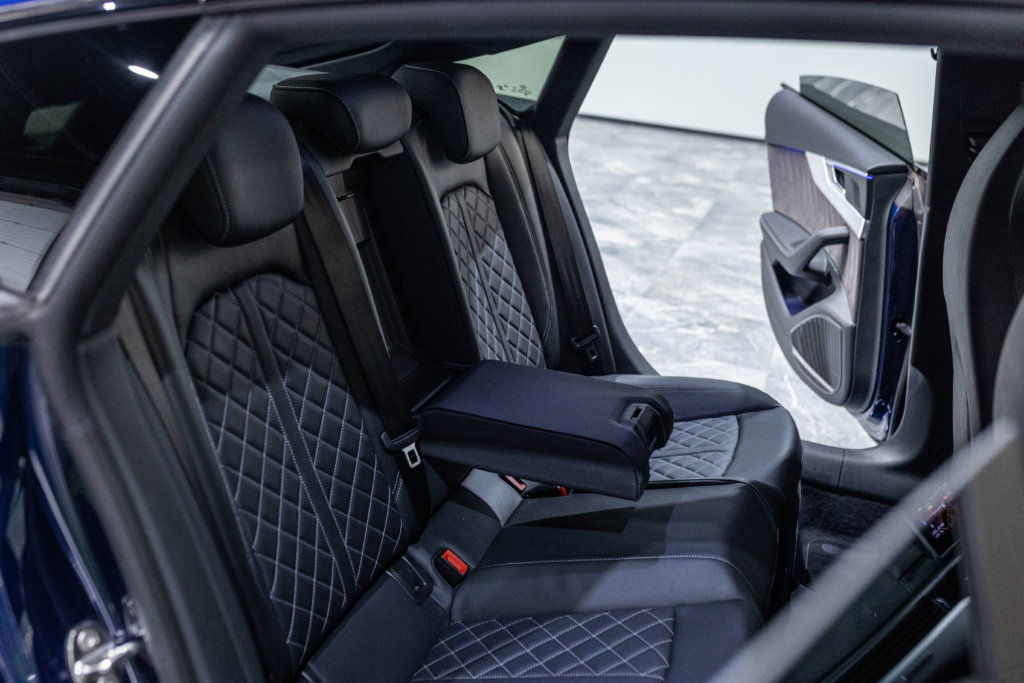 Audi S5 Berline Bleu Interieur 38