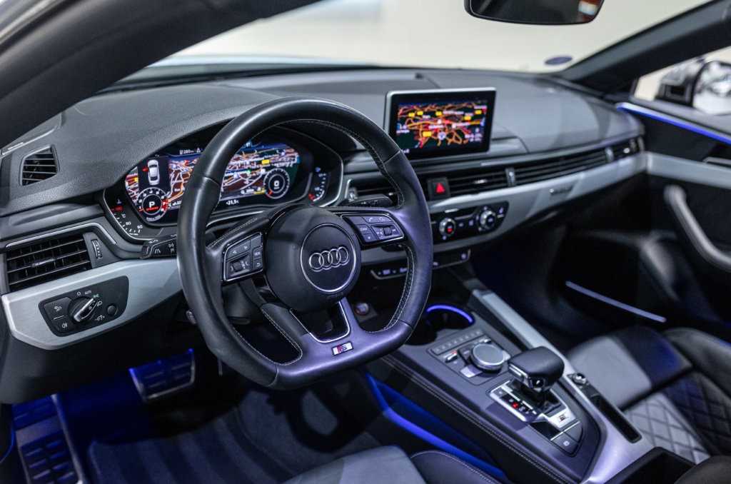 Audi S5 Berline Bleu Interieur 8