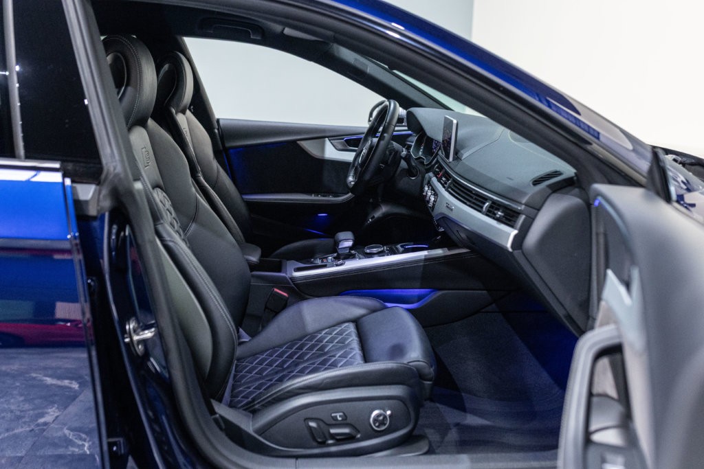 Audi S5 Berline Bleu Interieur 9