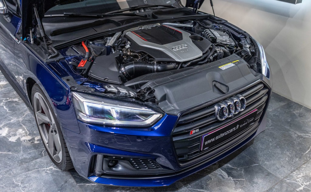 Audi S5 Berline Bleu Moteur