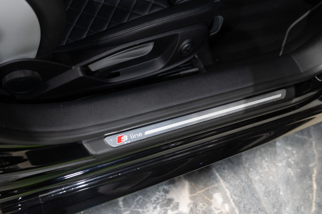 Audi TT Noir 20K Interieur 10