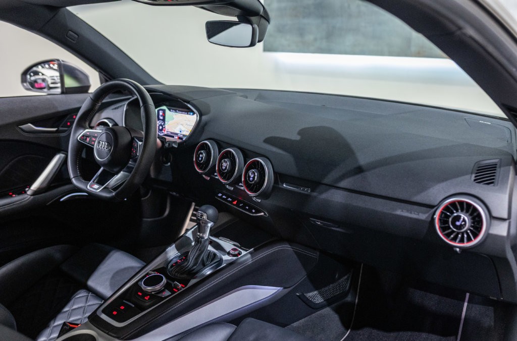 Audi TT Noir 20K Interieur 12