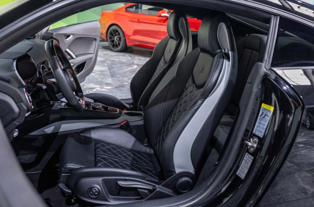 Audi TT Noir 20K Interieur 19