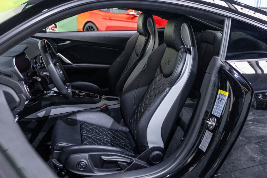 Audi TT Noir 20K Interieur 2