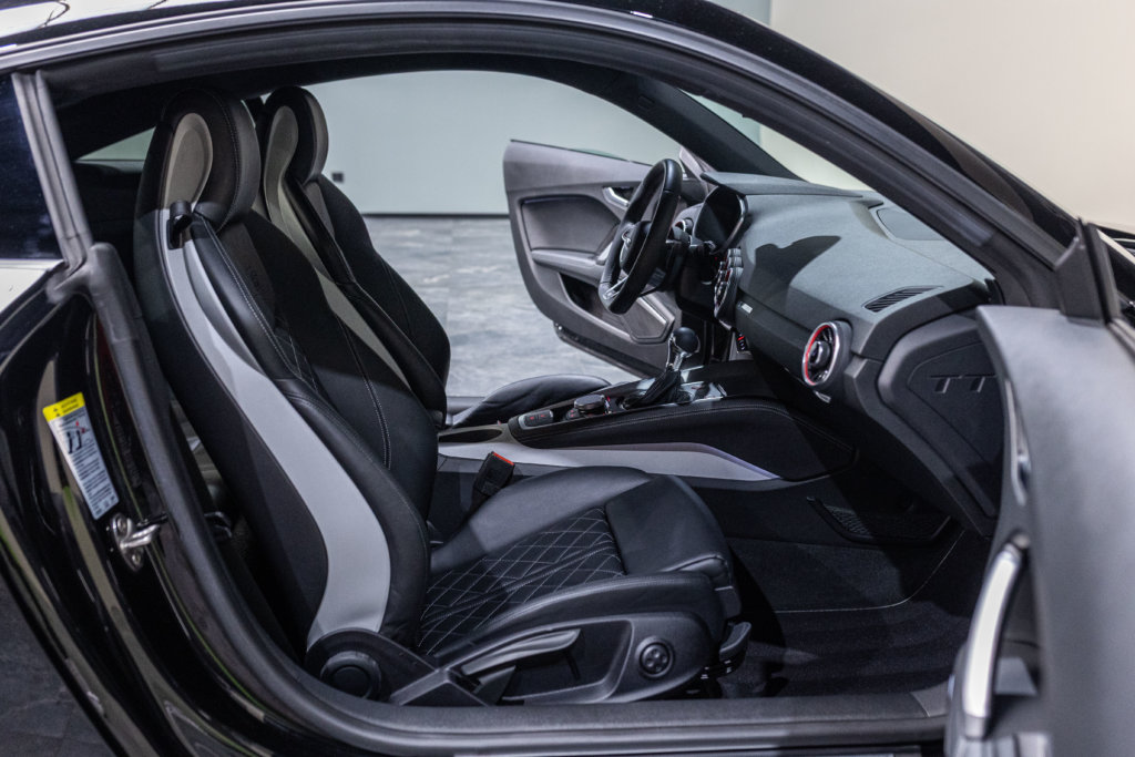 Audi TT Noir 20K Interieur 21