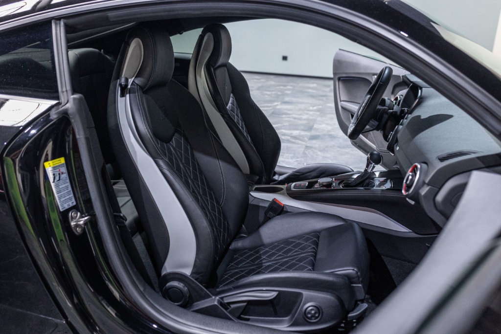 Audi TT Noir 20K Interieur 22