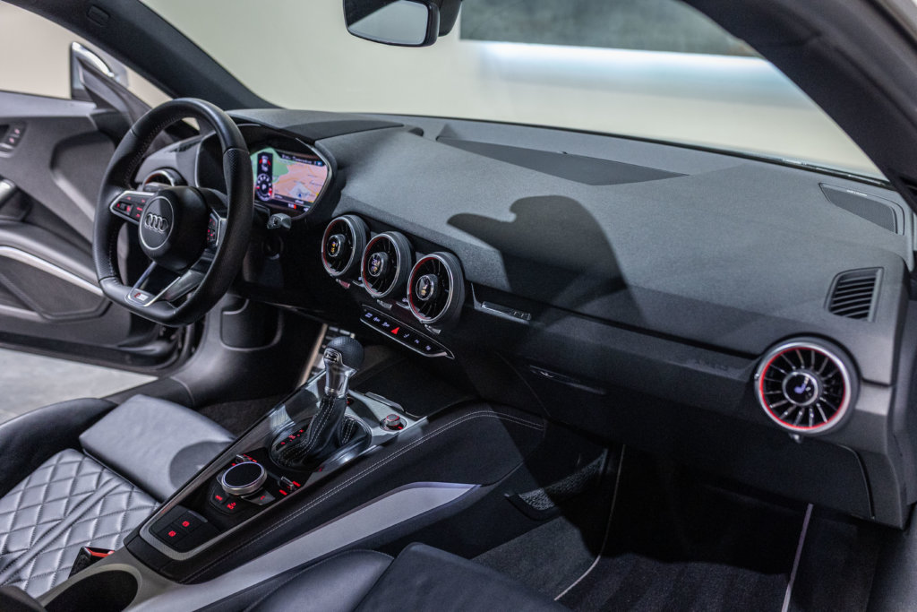 Audi TT Noir 20K Interieur 23