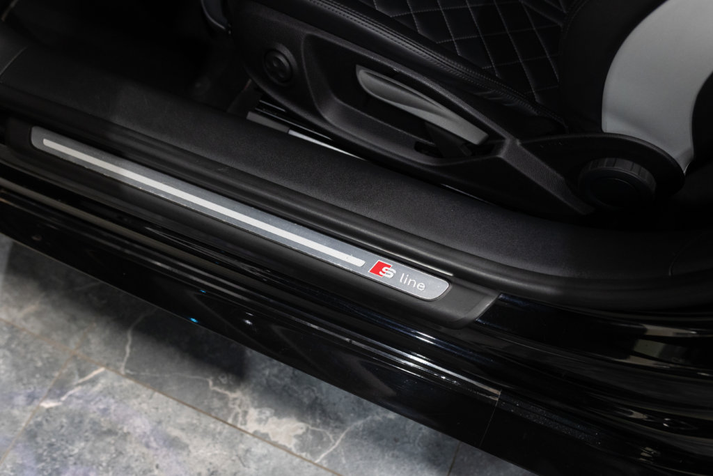 Audi TT Noir 20K Interieur 3