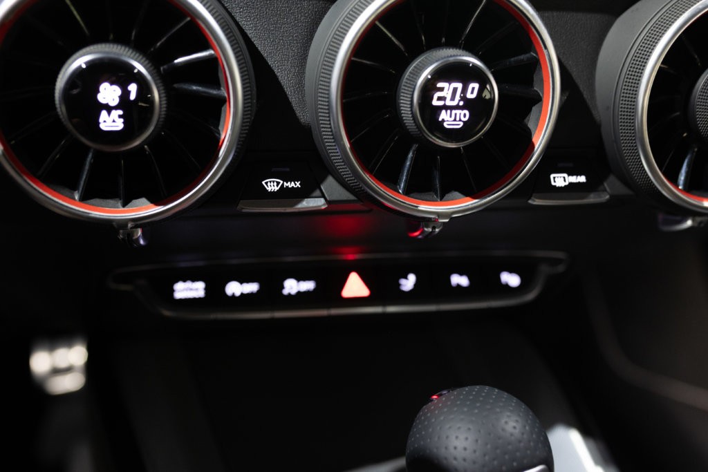 Audi TT Noir 20K Interieur 32
