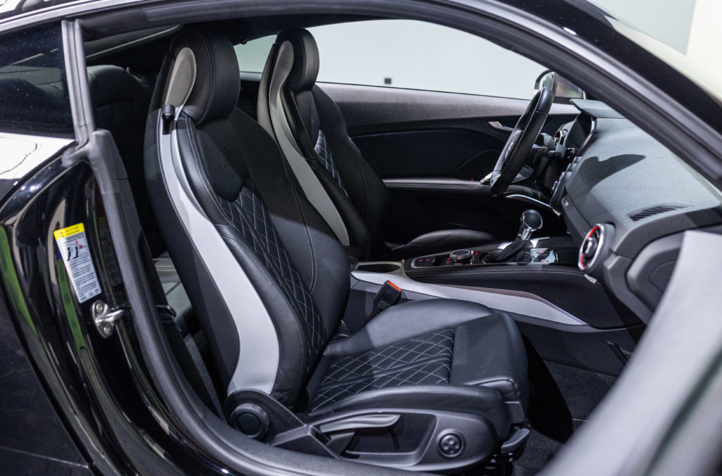 Audi TT Noir 20K Interieur 9