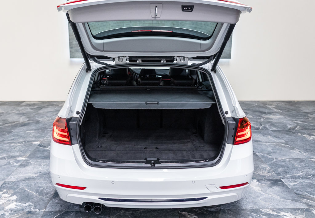 BMW 328i Touring Coffre