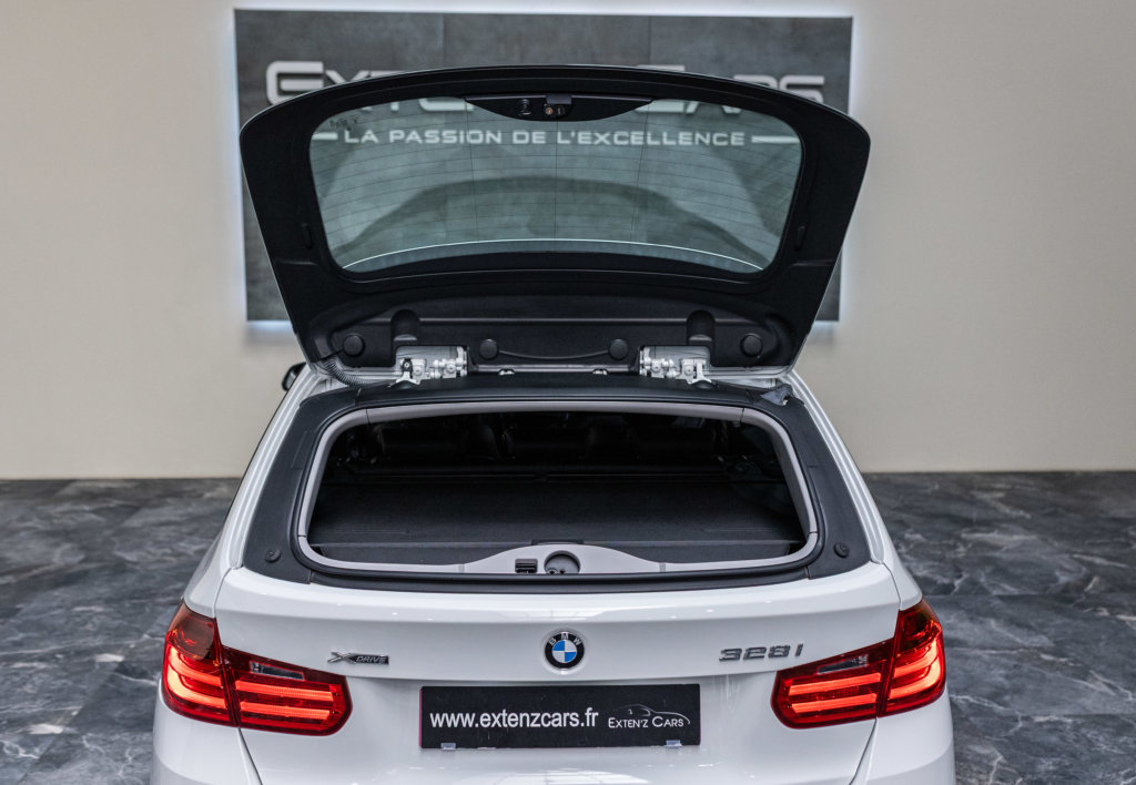 BMW 328i Touring Coffre 2