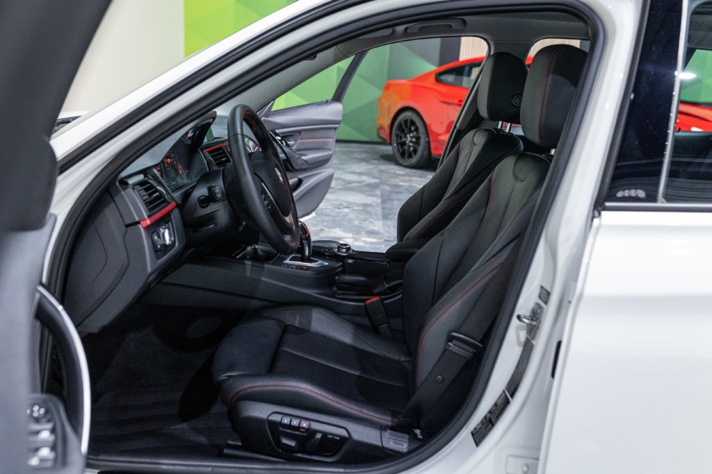 BMW 328i Touring Interieur 14