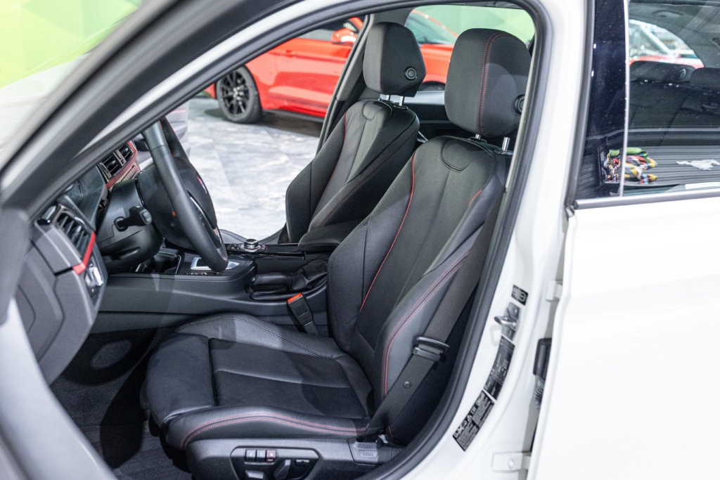 BMW 328i Touring Interieur 15