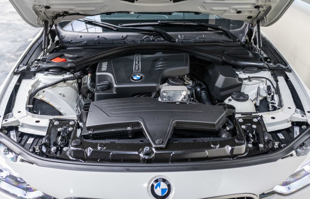 BMW 328i Touring Moteur 2