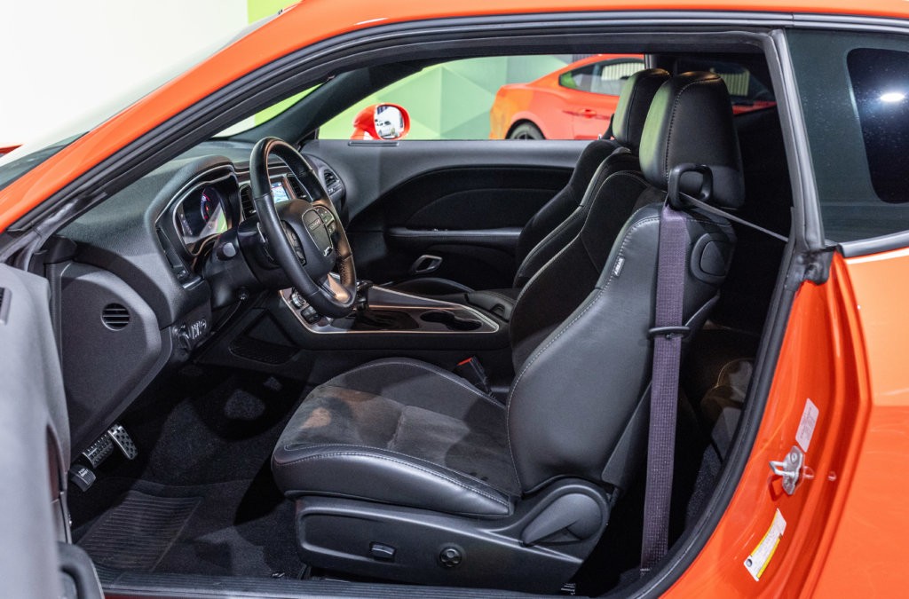 Dodge Challenger RT Orange Wide Interieur