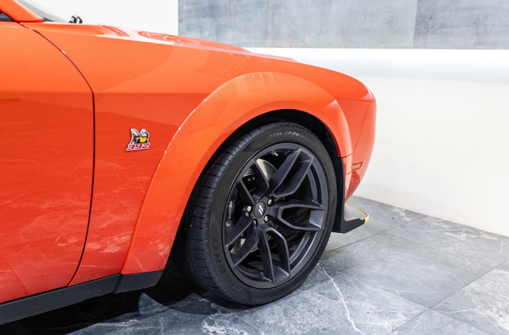 Dodge Challenger RT Orange Wide Interieur 11