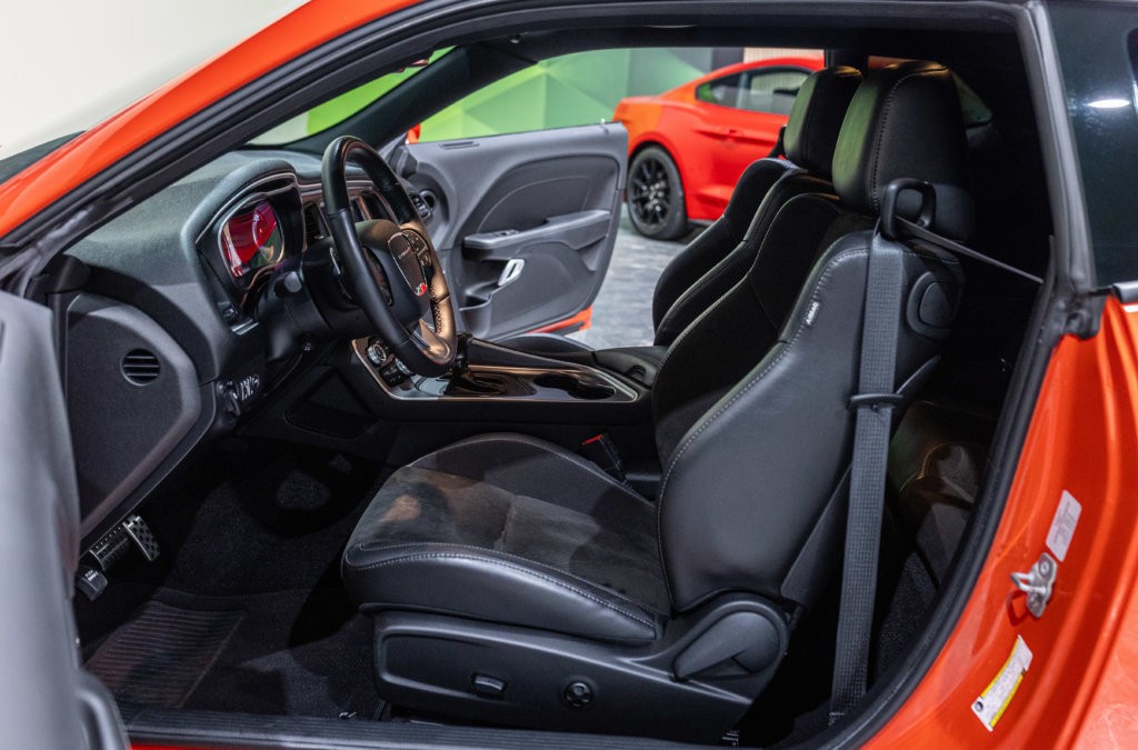 Dodge Challenger RT Orange Wide Interieur 13