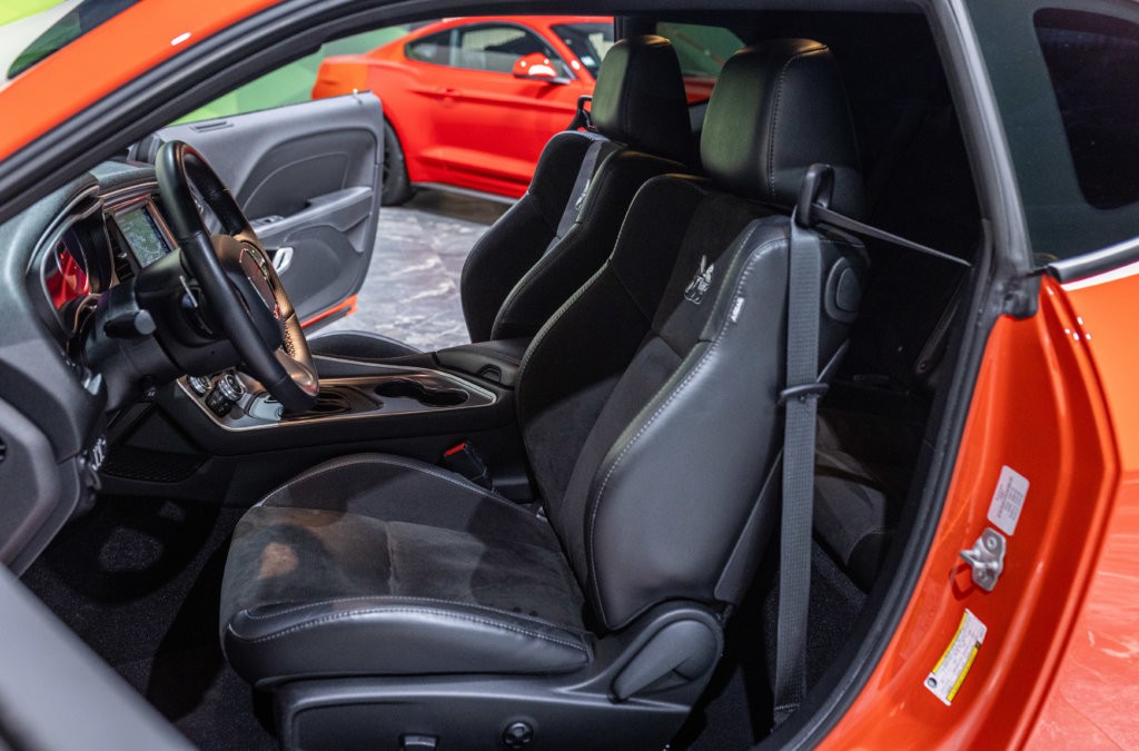Dodge Challenger RT Orange Wide Interieur 14