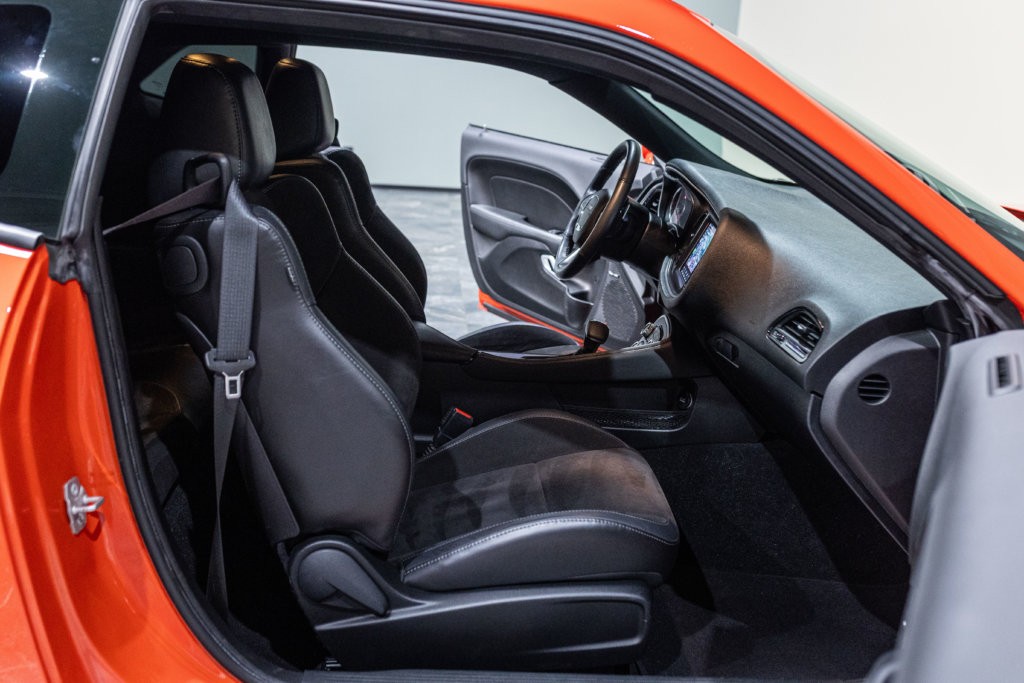 Dodge Challenger RT Orange Wide Interieur 18