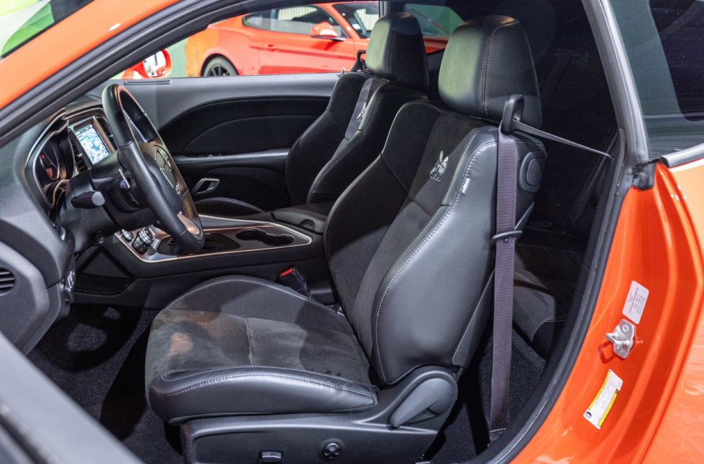 Dodge Challenger RT Orange Wide Interieur 2
