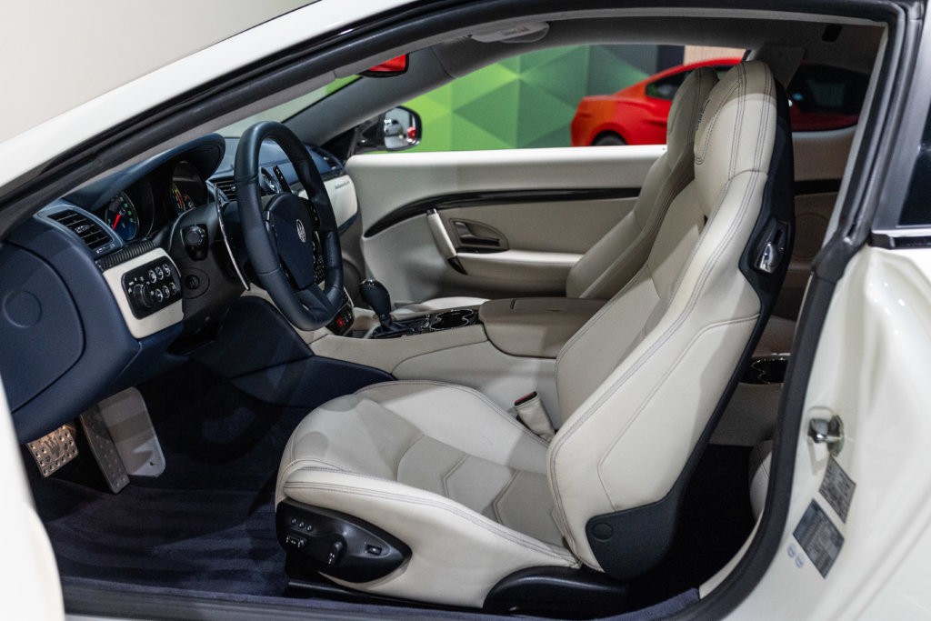 Maserati GranSport Blanche Interieur