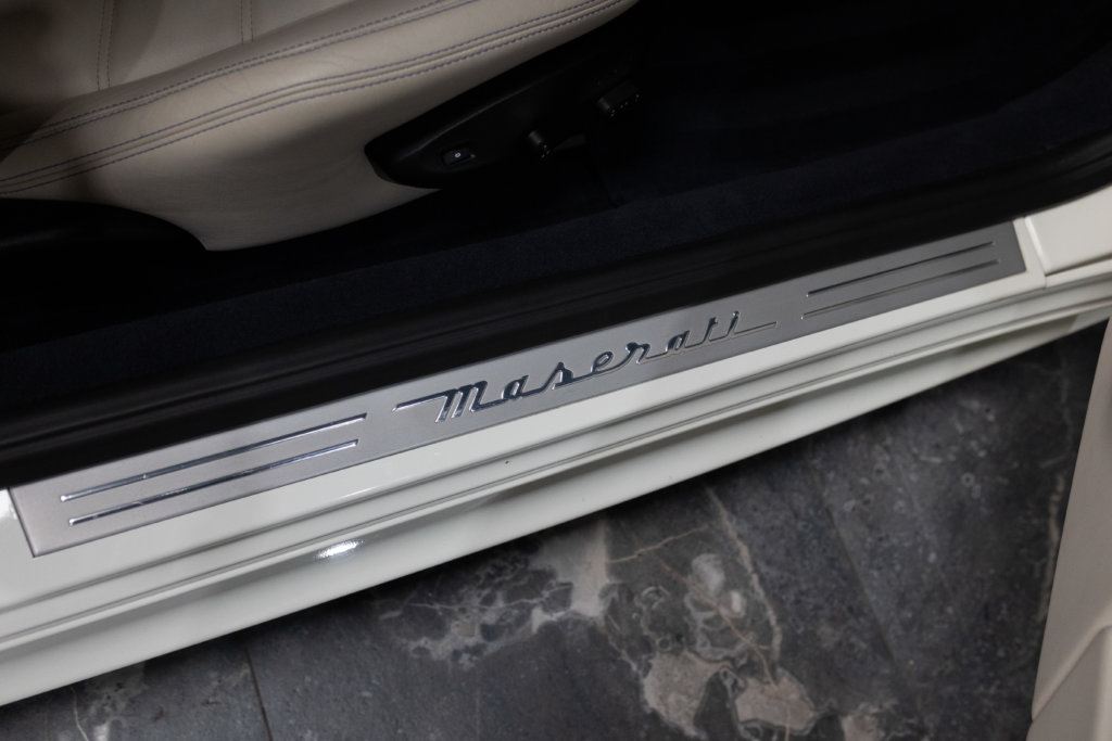 Maserati GranSport Blanche Interieur 11