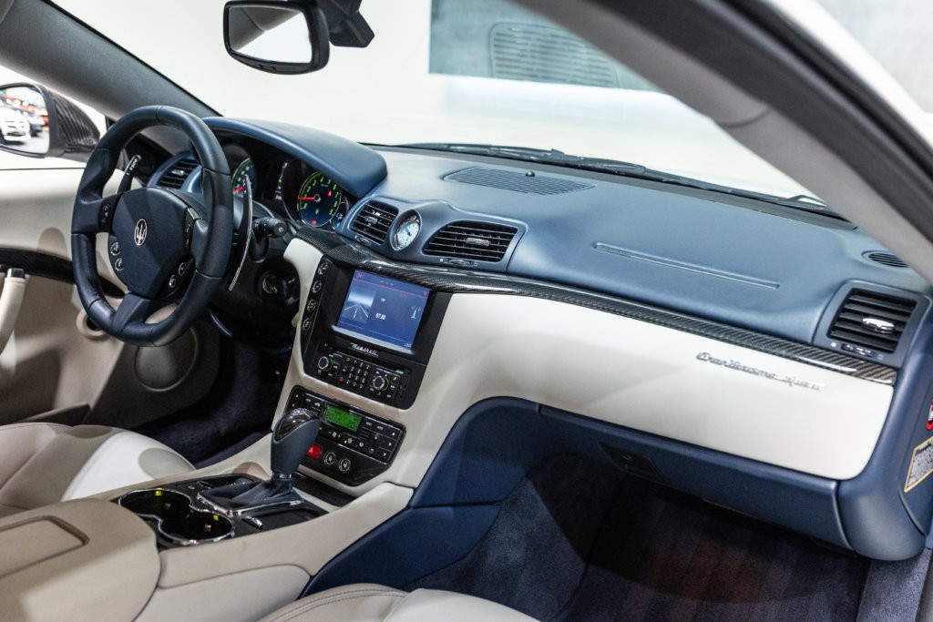 Maserati GranSport Blanche Interieur 13
