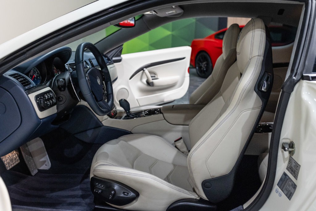 Maserati GranSport Blanche Interieur 18