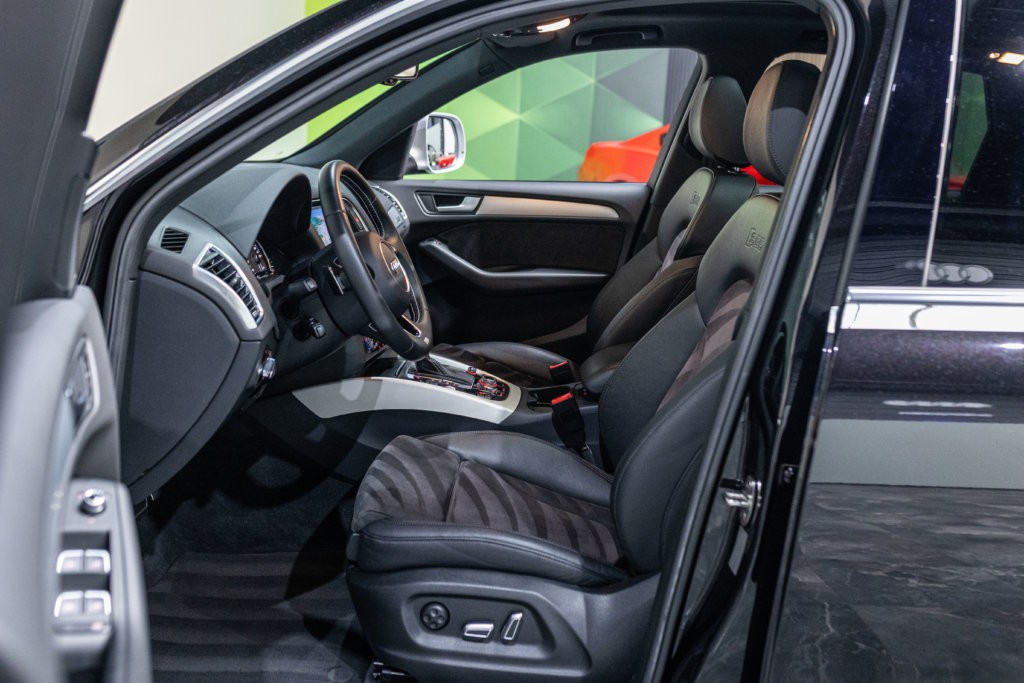 SQ5 Noir Panthere Interieur