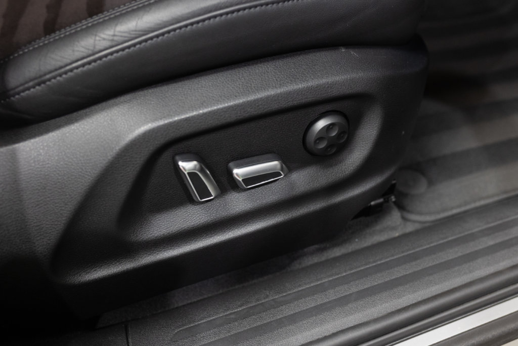 SQ5 Noir Panthere Interieur 13