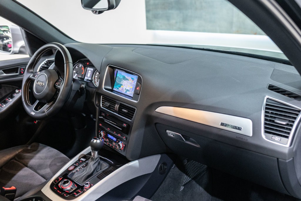 SQ5 Noir Panthere Interieur 14