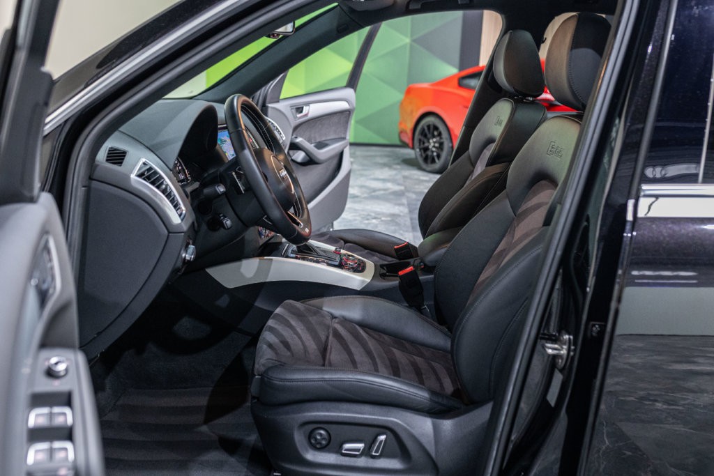 SQ5 Noir Panthere Interieur 19