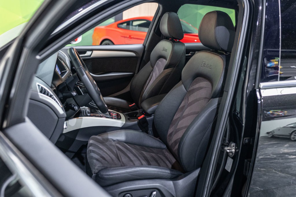 SQ5 Noir Panthere Interieur 2