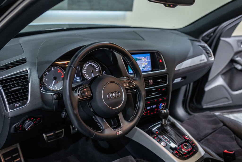 SQ5 Noir Panthere Interieur 22