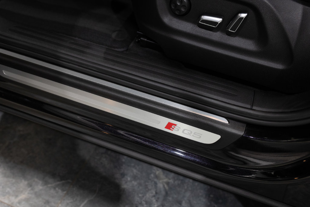 SQ5 Noir Panthere Interieur 3