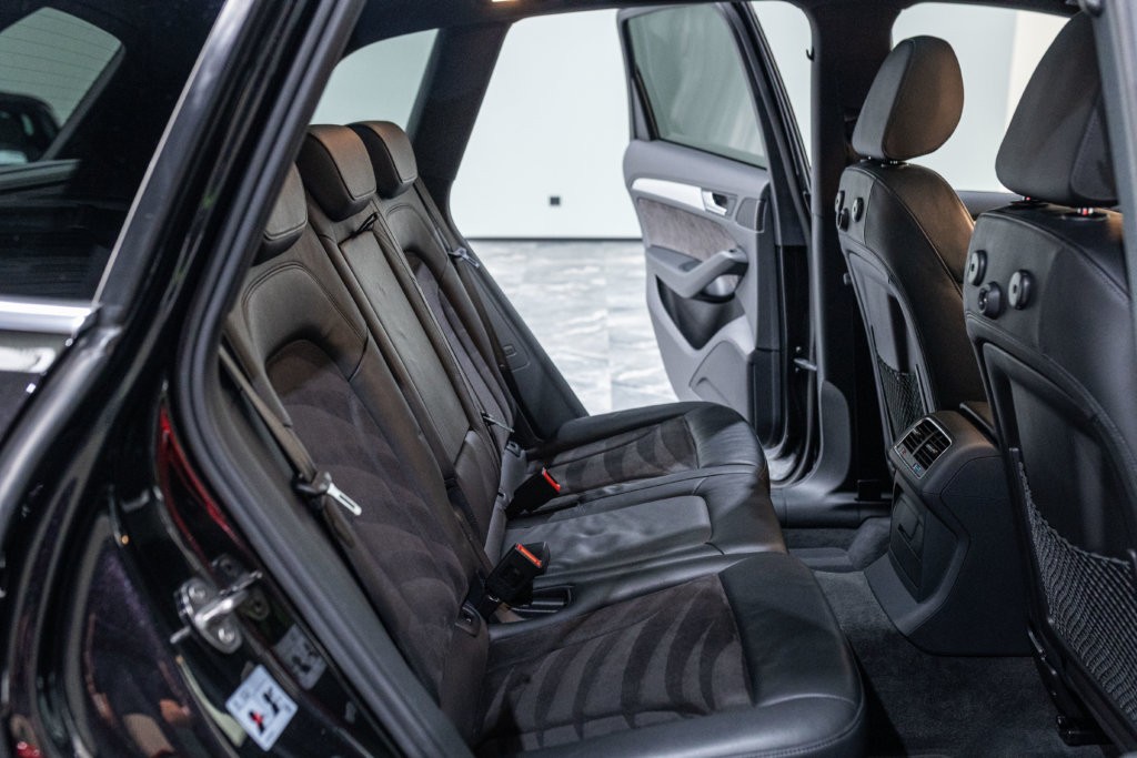 SQ5 Noir Panthere Interieur 32